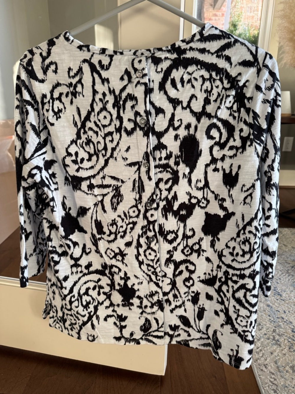 Chico's Black & White Cotton Floral Knit Top Like NEW! - Picture 3 of 6